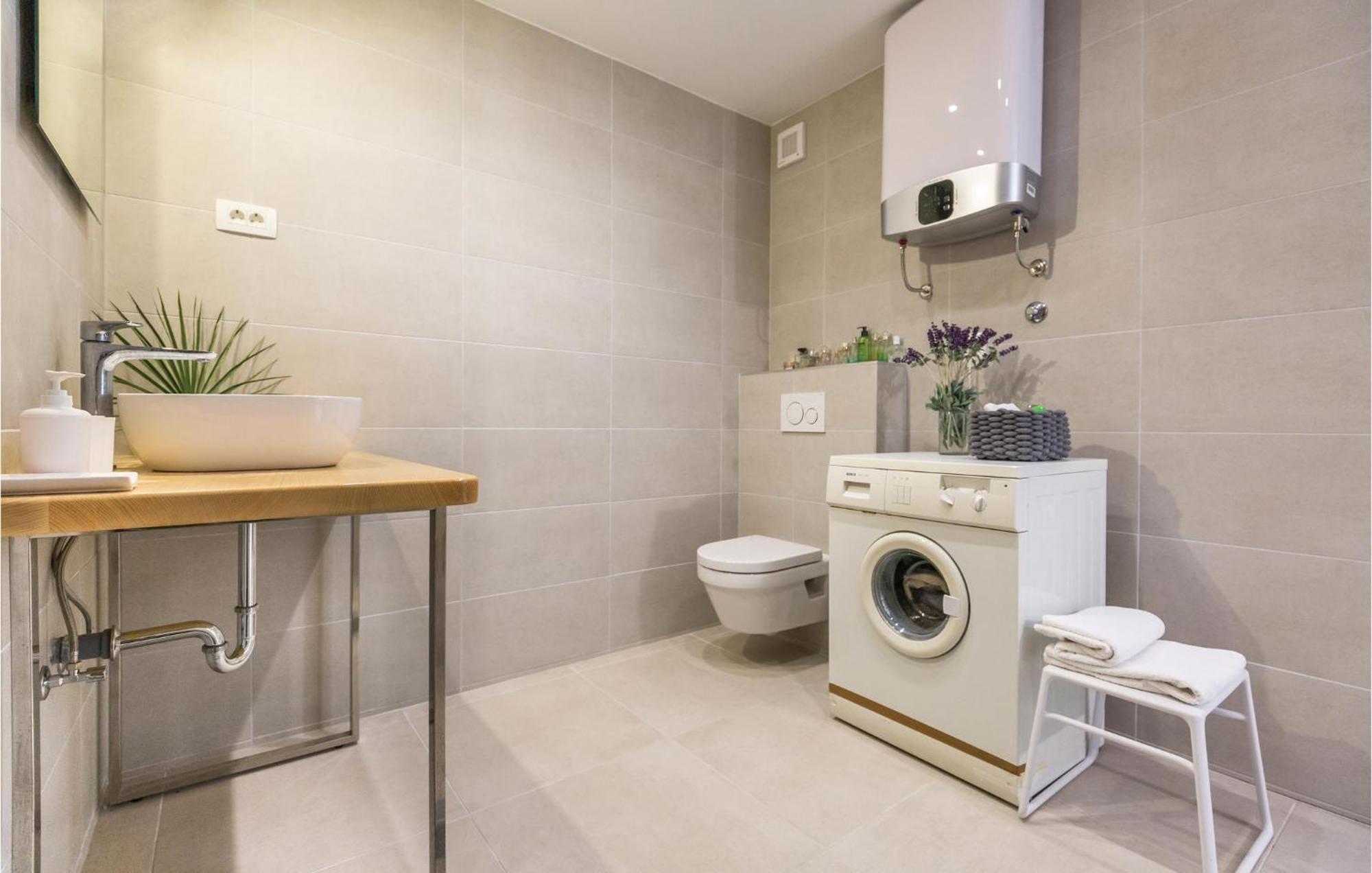 1 Bedroom Gorgeous Apartment In Makarska Ngoại thất bức ảnh