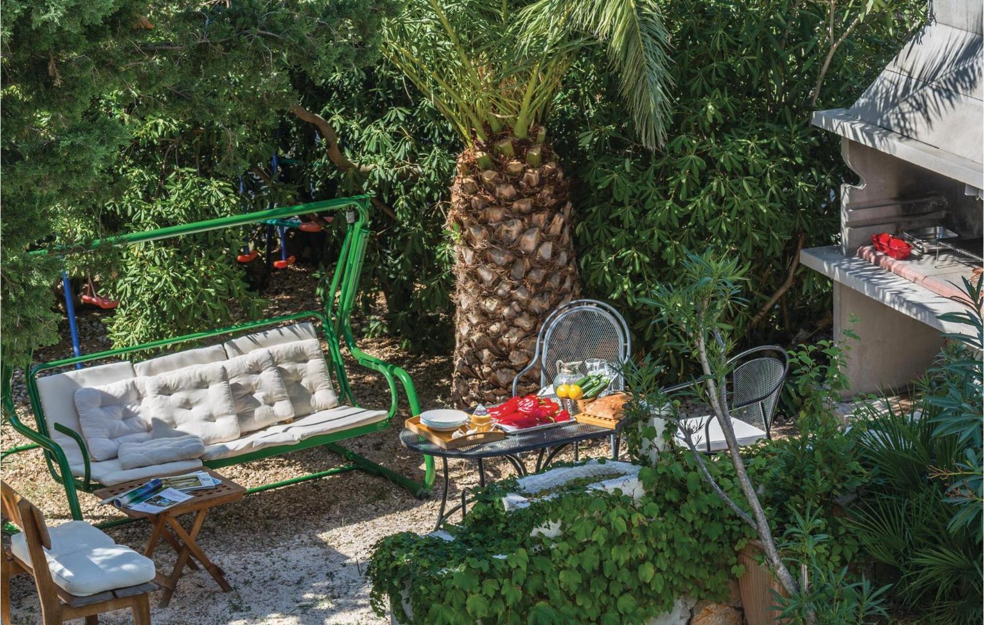 1 Bedroom Gorgeous Apartment In Makarska Ngoại thất bức ảnh