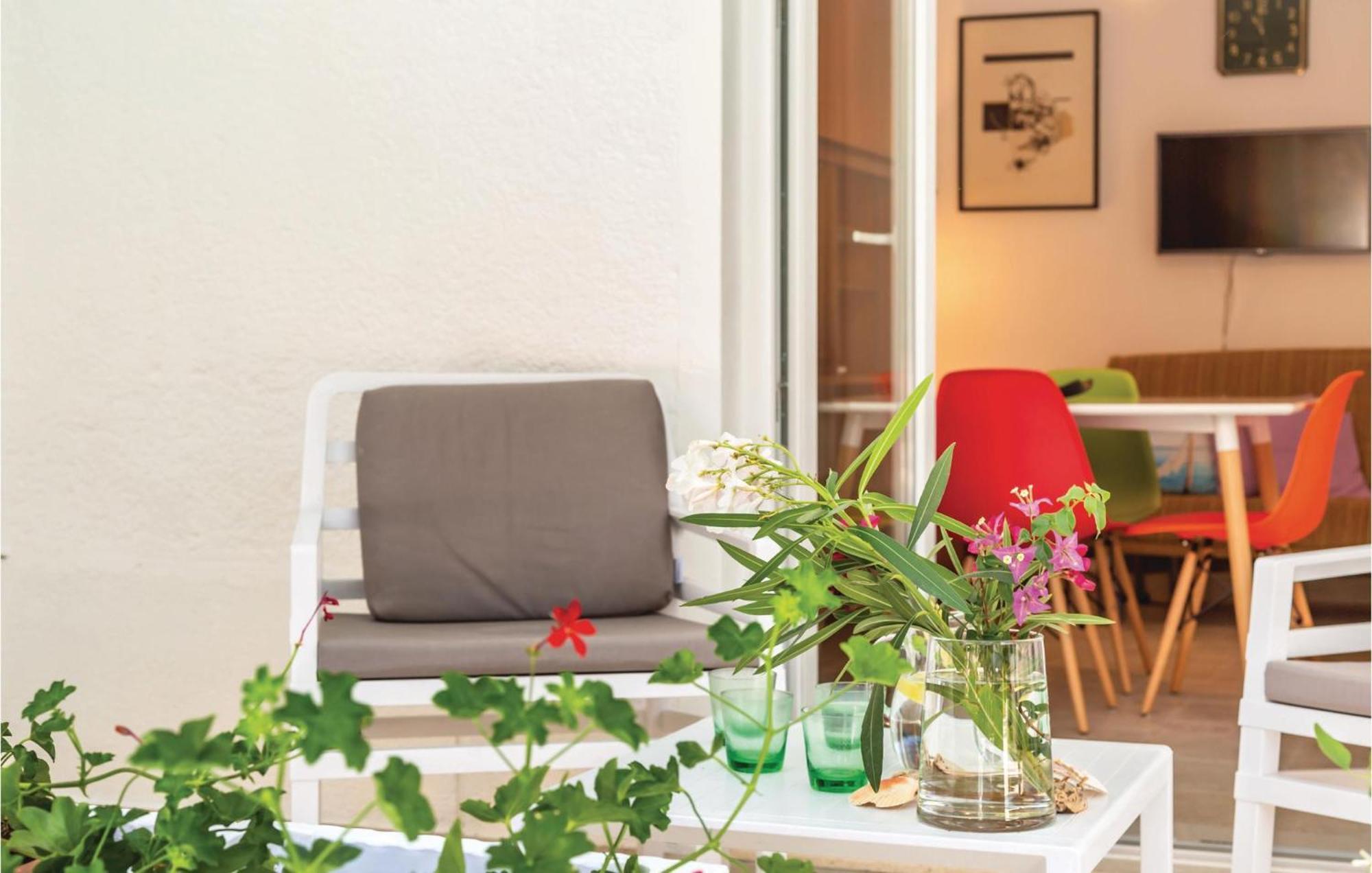 1 Bedroom Gorgeous Apartment In Makarska Ngoại thất bức ảnh